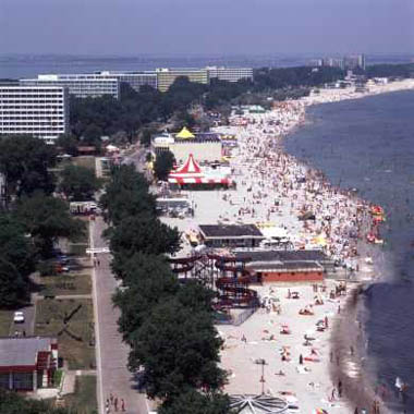 http://www.biodiversity.ru/coastlearn/tourism-eng/images/blacksea-mamaia2.jpg